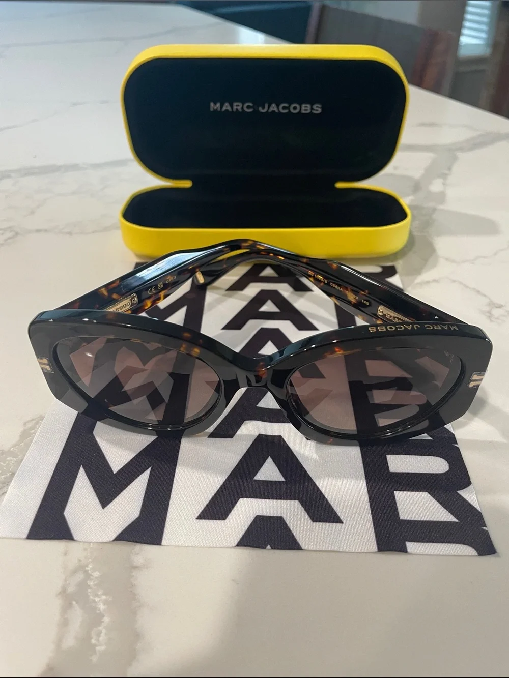 Marc Jacobs Tortoiseshell Oval Sunglasses - Brown Gradient